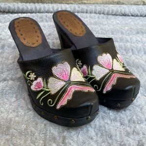 Seychelles leather embroidered clogs size‎ 8